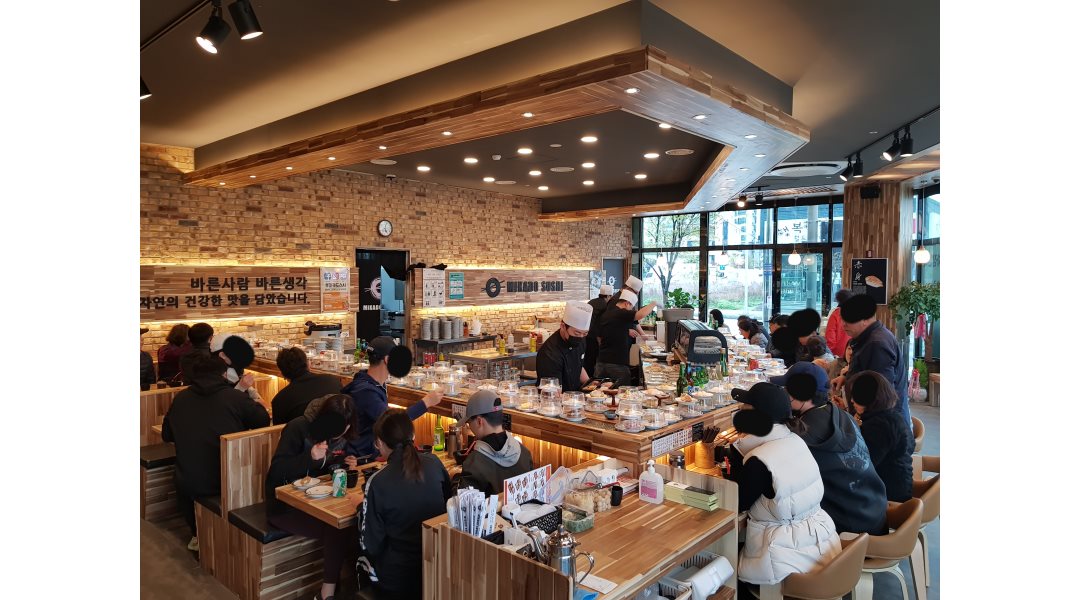 co.kr) [알바천국] 경북 경주시 / 미카도스시 경주용황점 / 미카도스시 경주용황점(회전초밥)에서 함께 할 직원가족을 모집합니다 / 2,700,000원
