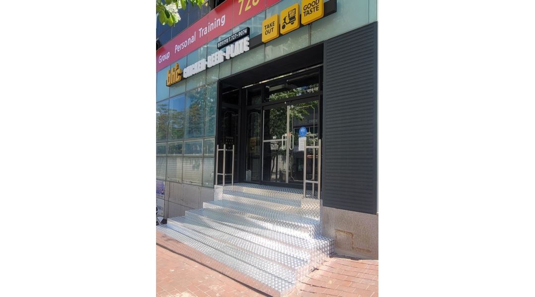 - 알바천국 [알바천국] 부산 기장군 / 비에이치씨(BHC) 모전점 / BHC정관모전점에서 점장님과 정직원 모집합니다. / 3,000,000원