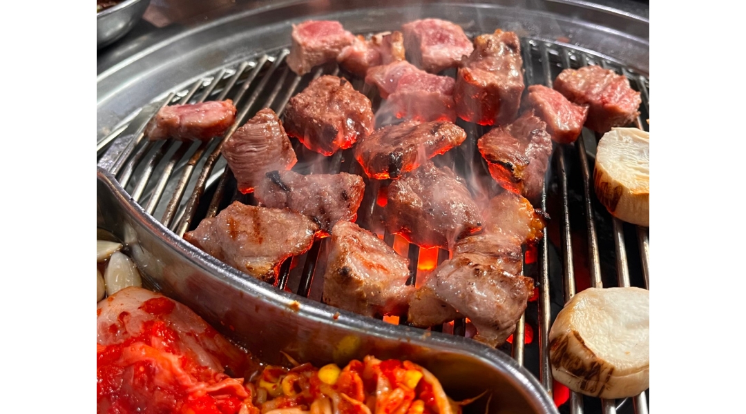 상록회관 연탄구이 두정점 : 젊은 사장과 매니저와 두정동... 상록회관 연탄구이 두정점 / 젊은 사장과 매니저와 두정동 상록회관에서  3월초... 