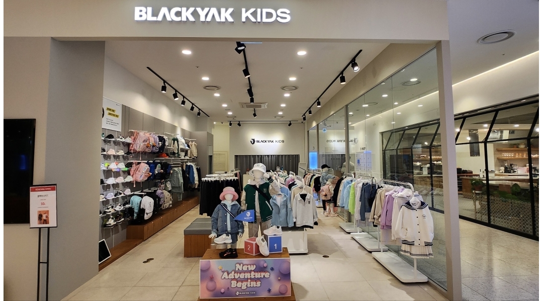 블랙야크 키즈 롯데몰 군산점 : 리뉴얼 오픈 블랙야크키즈 롯데몰 군산점의 새로운 식구를... 군산시 / 블랙야크 키즈 롯데몰 군산점 / 리뉴얼... 